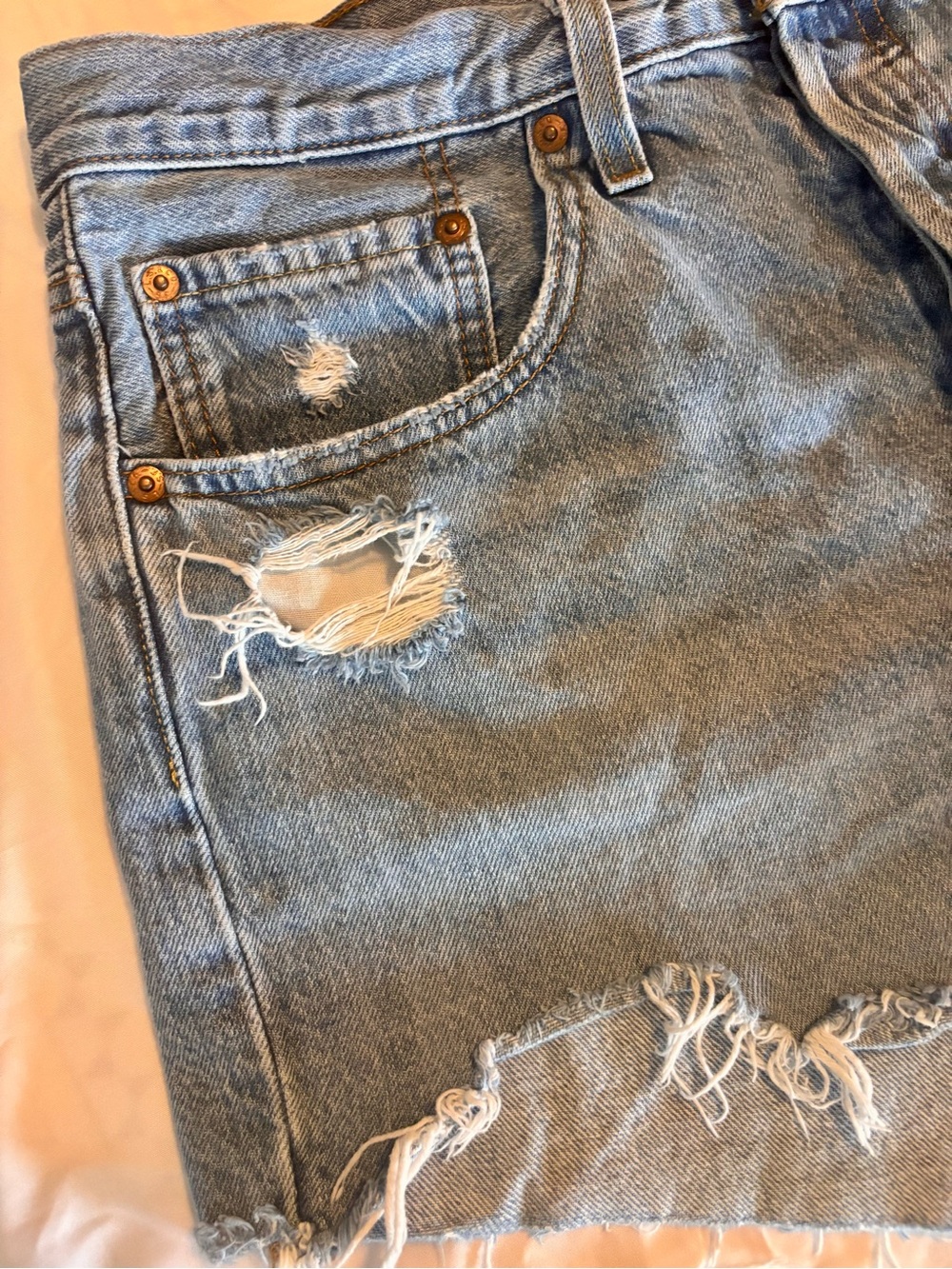 Levi’s 501 Original Distressed Cutoff Denim Shorts Women’s W30 High Rise Light - Picture 3 of 8